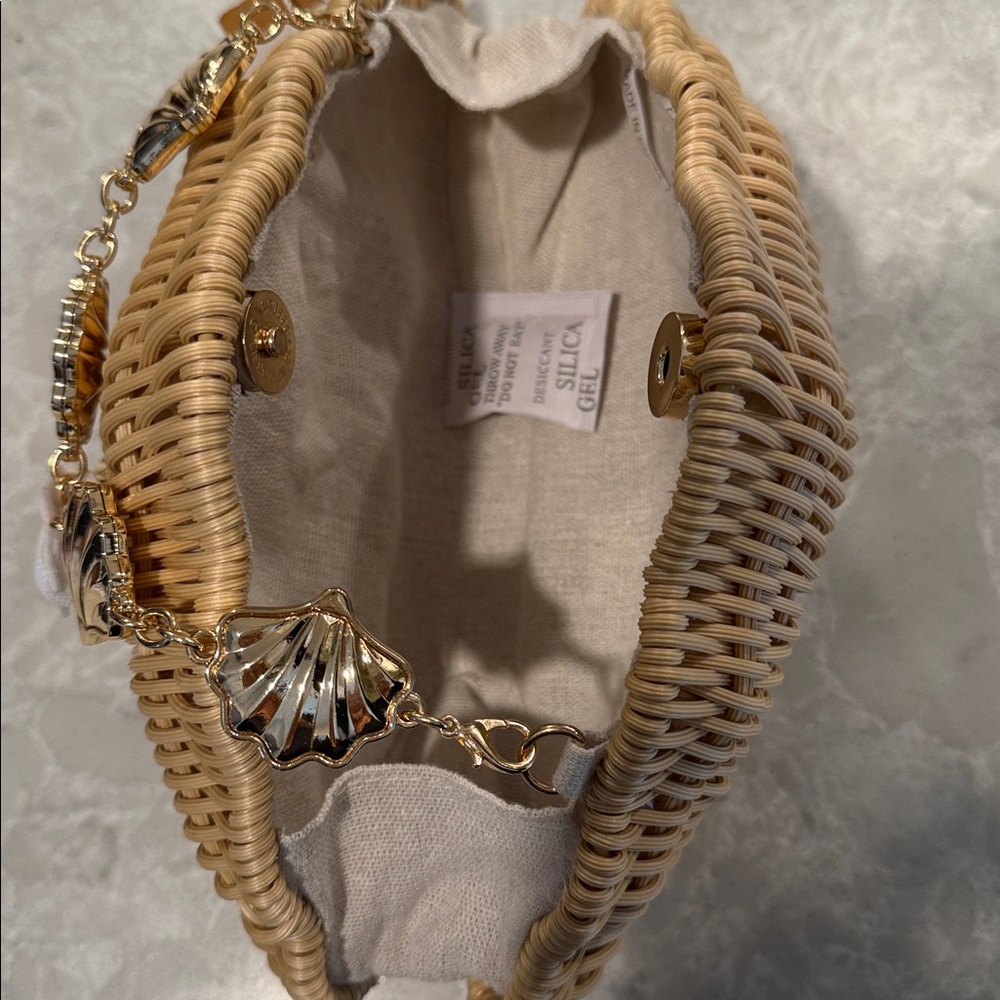 Tommy Bahama natural seashell gold handle straw handbag - Picture 5 of 7